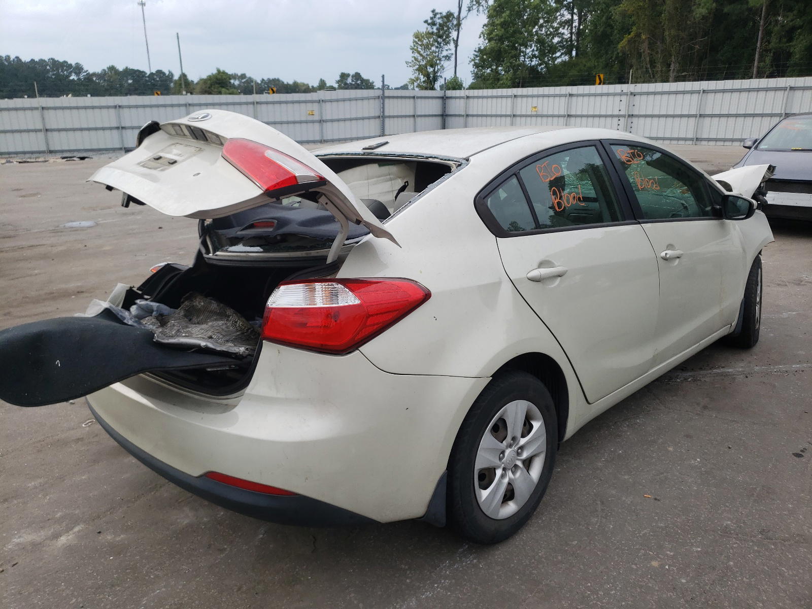 Photo 4 from auction – 2015 KIA FORTE LX with VIN KNAFK4A67F5370790