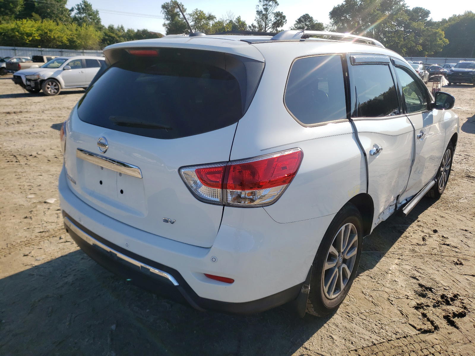 Photo 4 from auction – 2015 NISSAN PATHFINDER with VIN 5N1AR2MN5FC652742