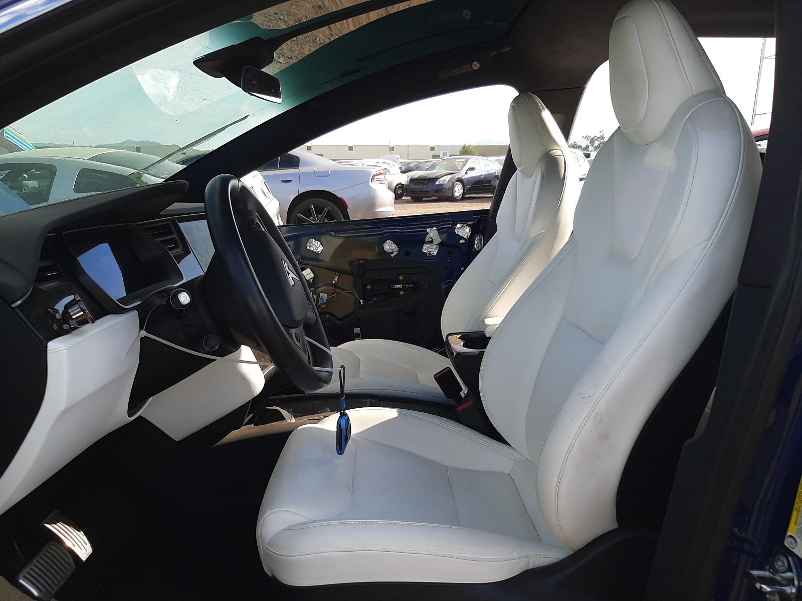 Photo 5 from auction – 2020 TESLA MODEL X with VIN 5YJXCAE20LF234554