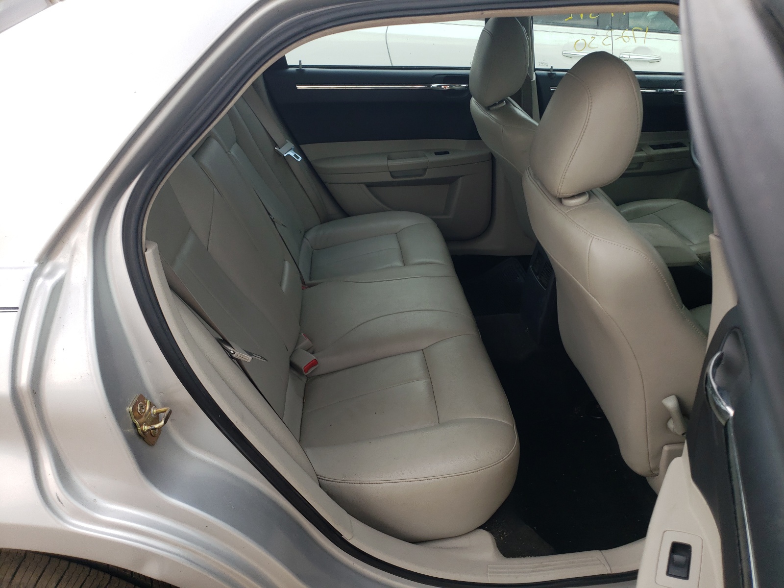 Photo 6 from auction – 2005 CHRYSLER 300 TOURIN with VIN 2C3JA53G85H120577