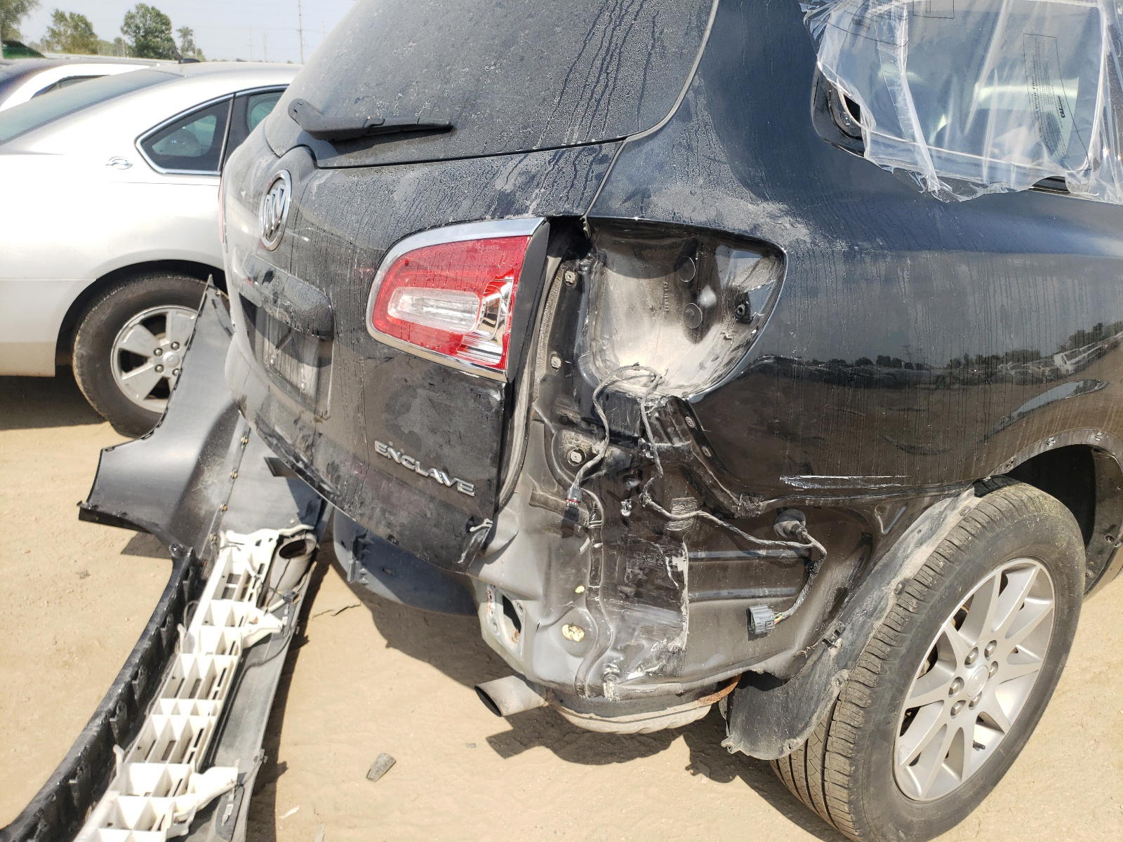 Photo 9 from auction – 2017 BUICK ENCLAVE with VIN 5GAKRAKD4HJ324175