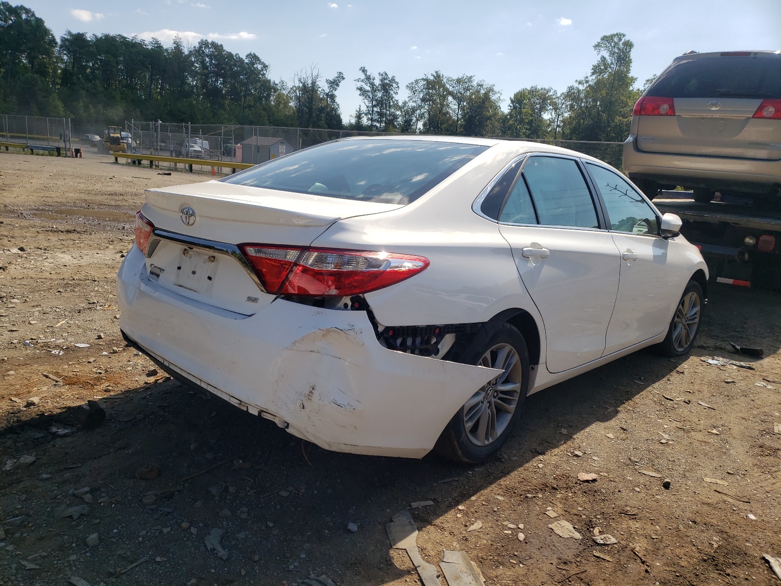 Photo 4 from auction – 2017 TOYOTA CAMRY LE with VIN 4T1BF1FK0HU370449
