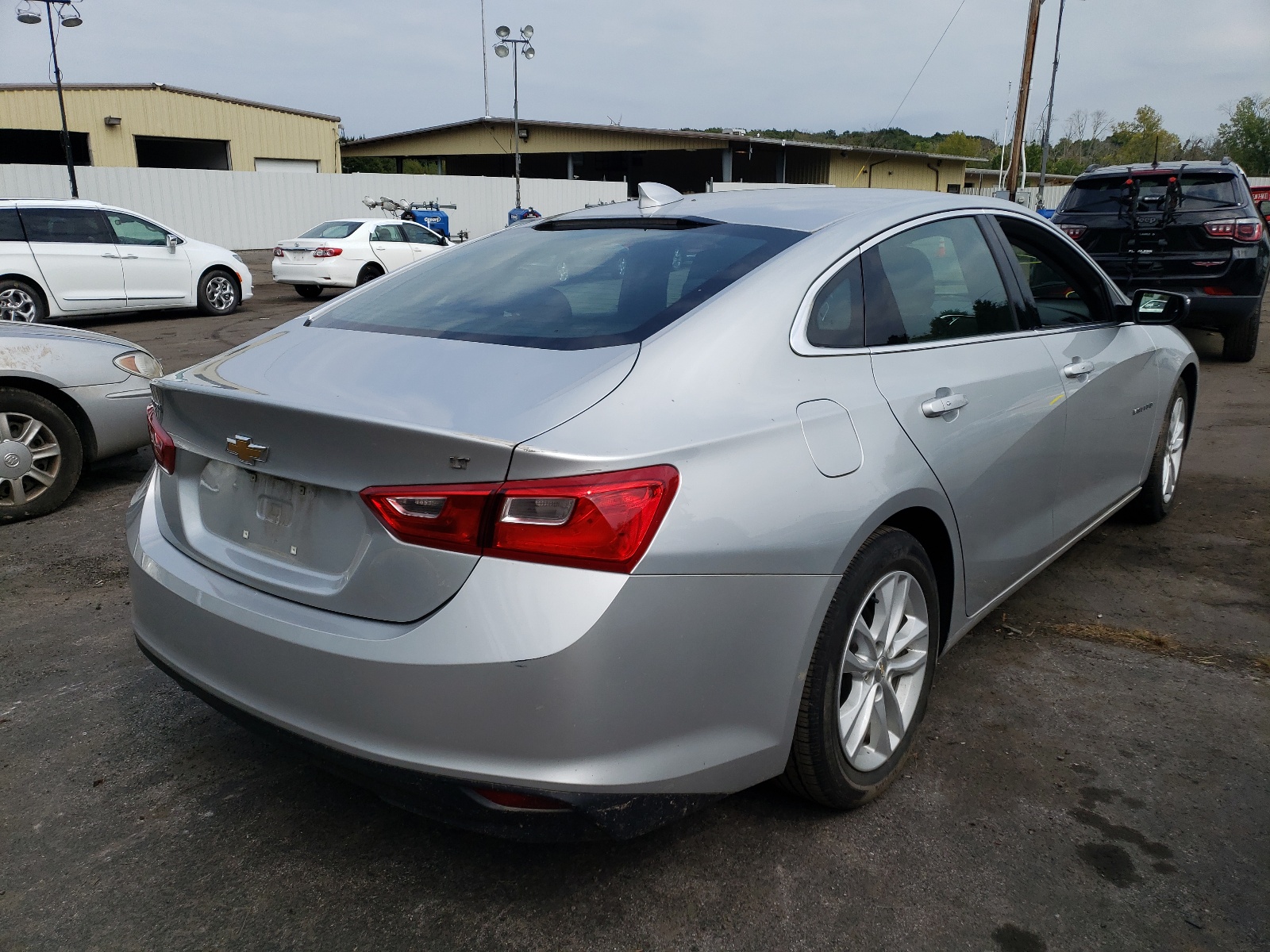 Photo 4 from auction – 2018 CHEVROLET MALIBU LT with VIN 1G1ZD5ST4JF112372