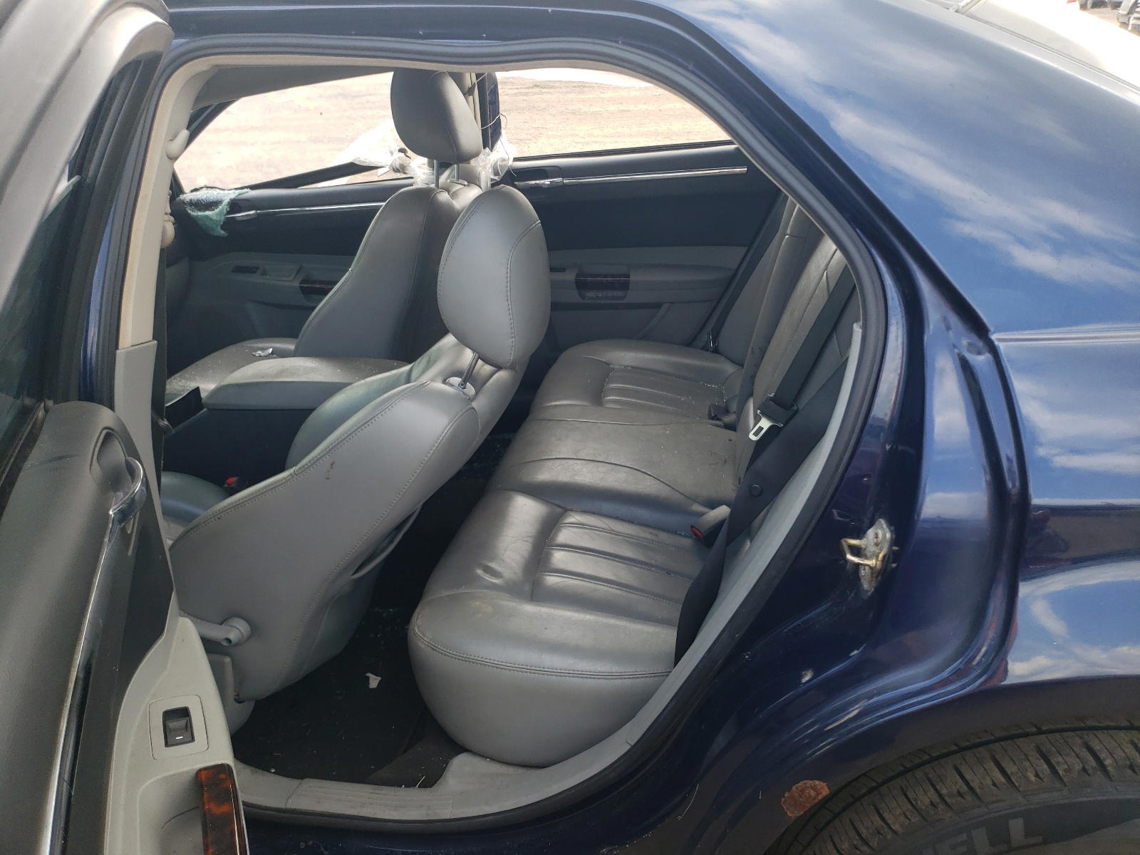 Photo 6 from auction – 2006 CHRYSLER 300C with VIN 2C3KA63H66H251706