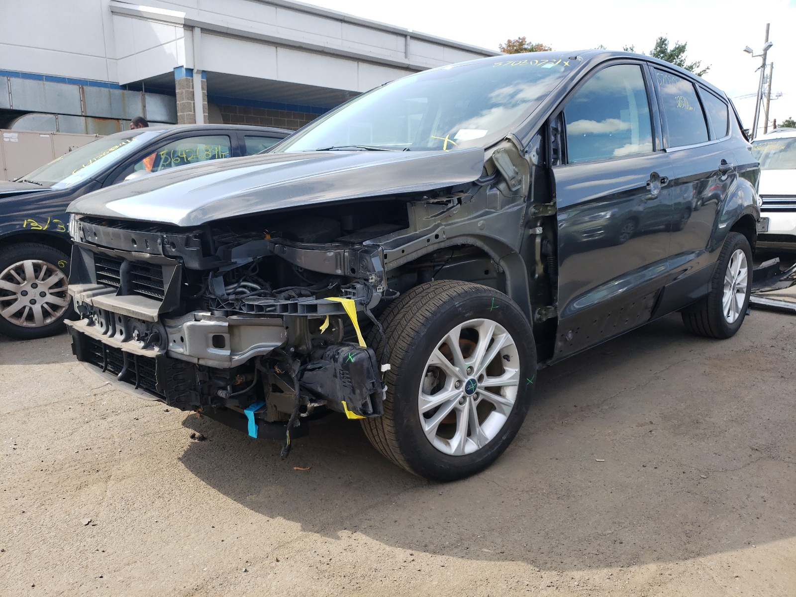 Foto 2 de la subasta – 2017 FORD ESCAPE SE con VIN 1FMCU0GD0HUB99206