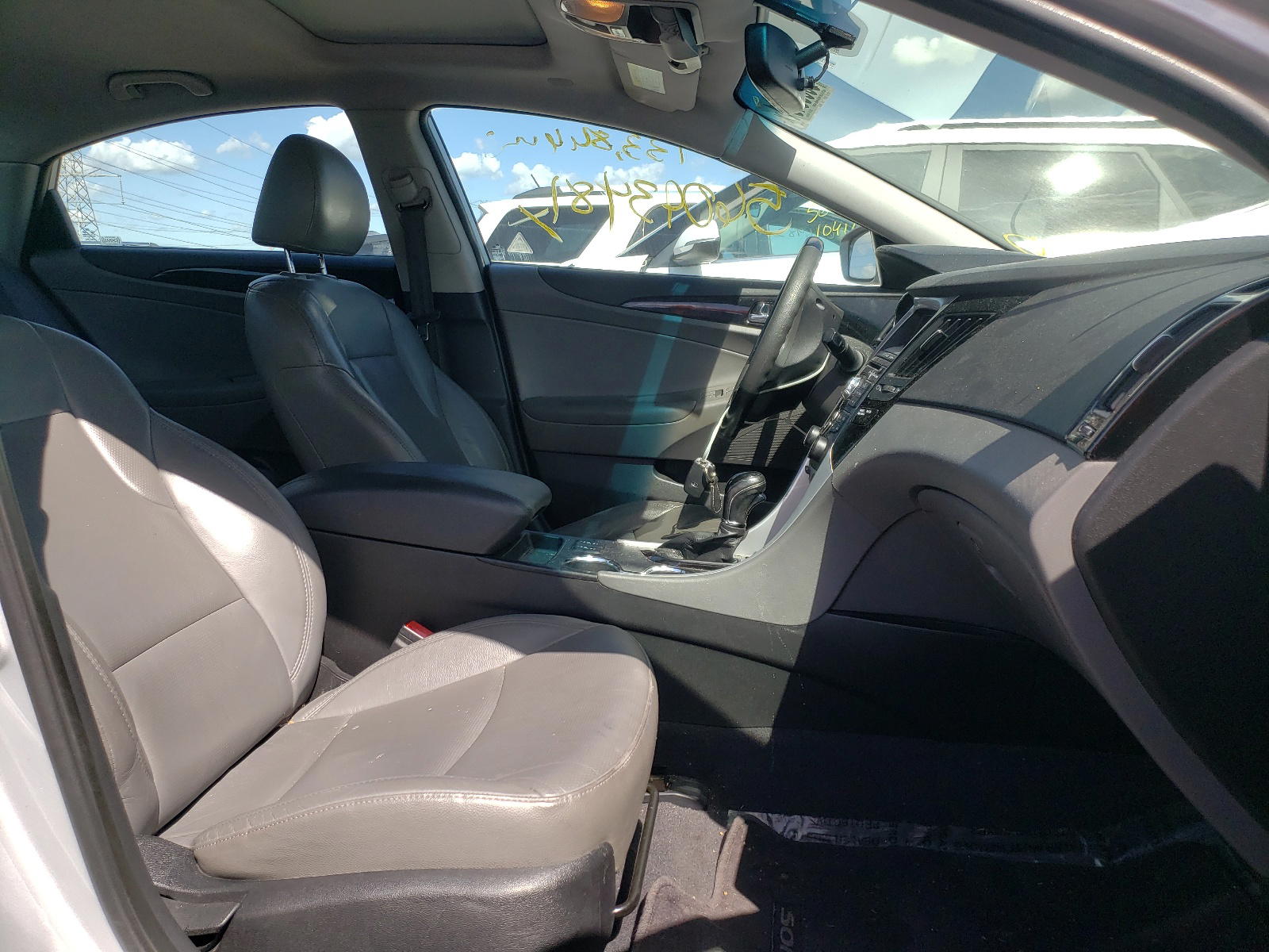 Photo 5 from auction – 2011 HYUNDAI SONATA SE with VIN 5NPEC4AC3BH189178