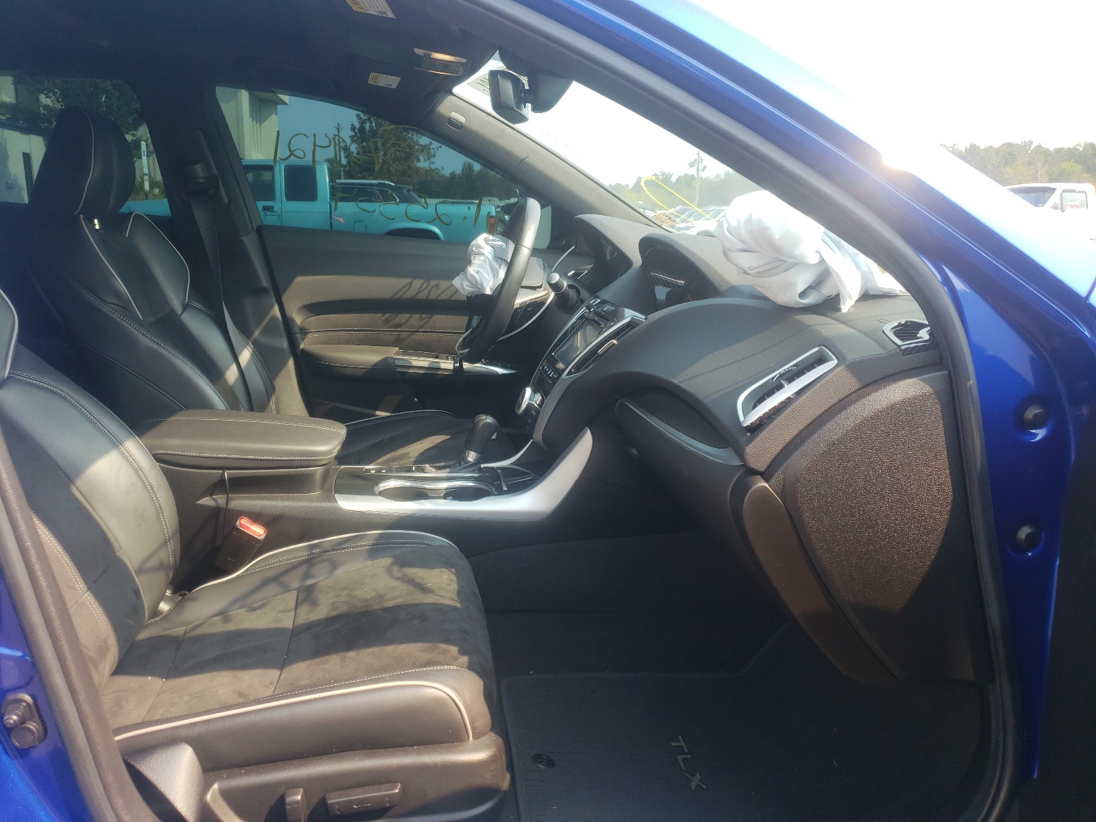 Photo 5 from auction – 2020 ACURA TLX TECHNO with VIN 19UUB1F68LA011387