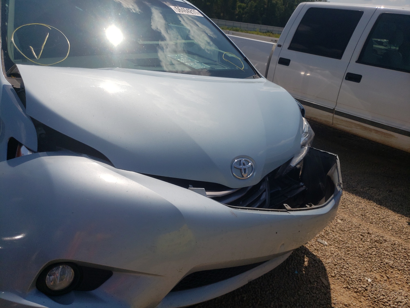 Photo 7 from auction – 2015 TOYOTA SIENNA XLE with VIN 5TDYK3DC2FS534433