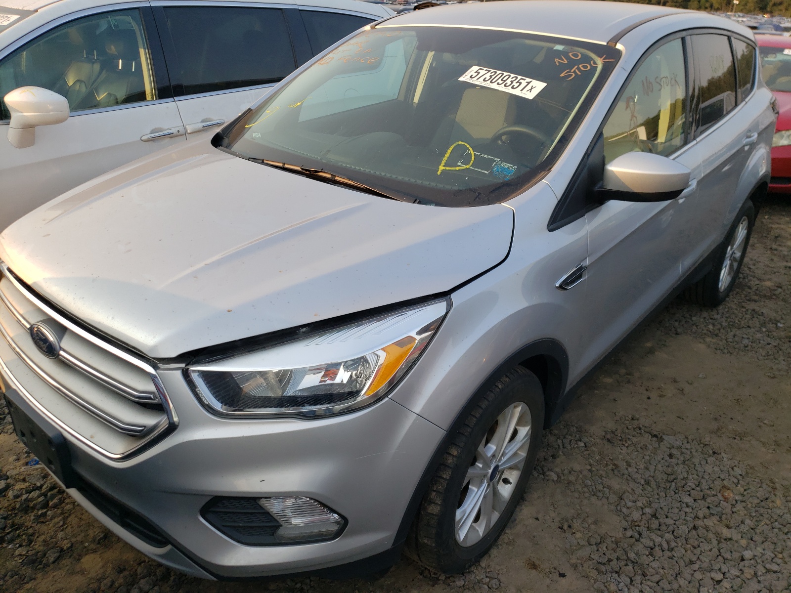 Photo 2 from auction – 2017 FORD ESCAPE SE with VIN 1FMCU0GD1HUE39802