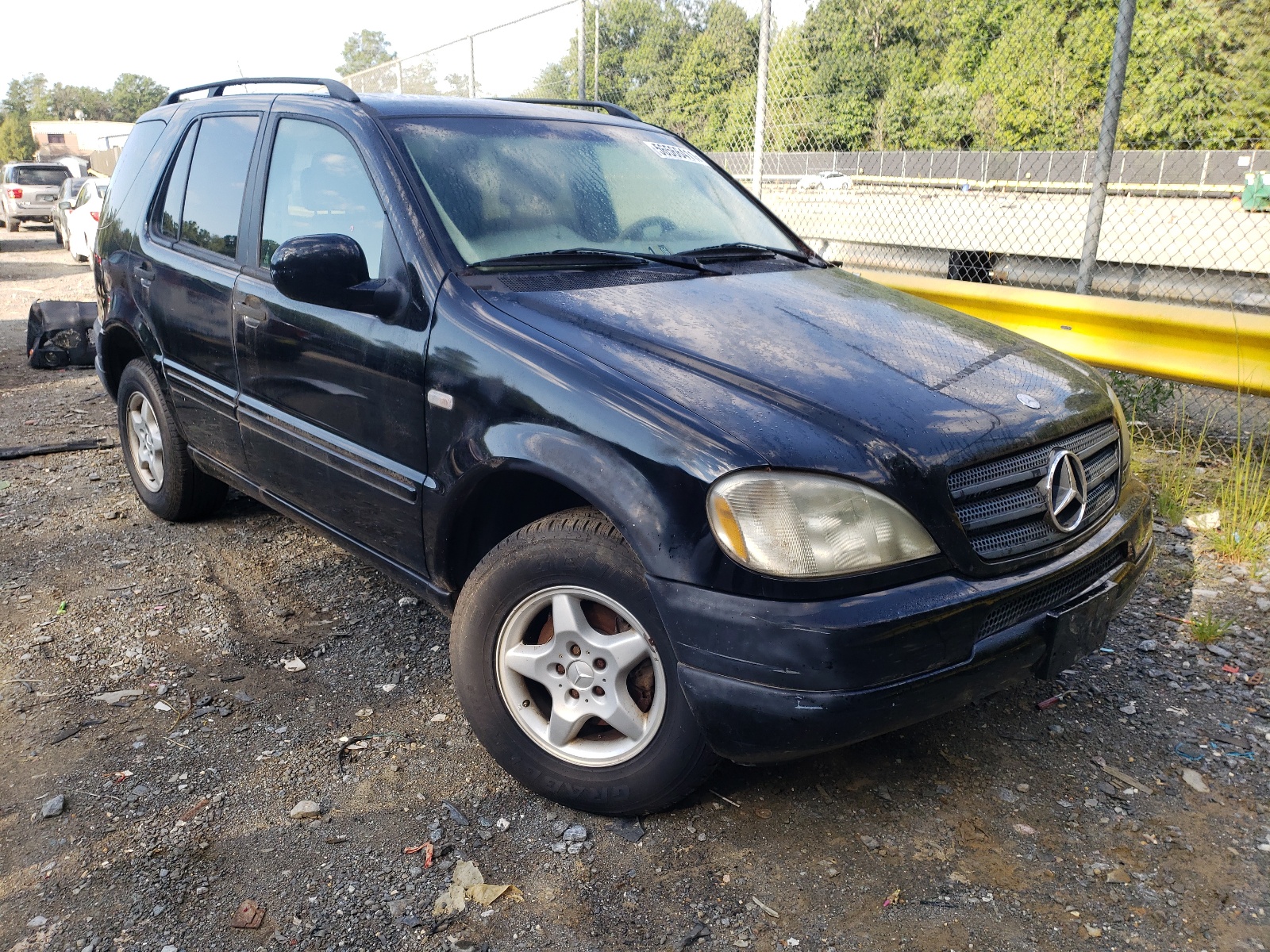 MERCEDES-BENZ M-CLASS 2000 with VIN 4JGAB54E3YA198043 - Photo from auction