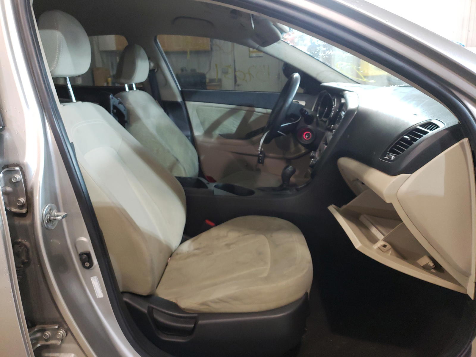 Photo 5 from auction – 2011 KIA OPTIMA LX with VIN KNAGM4A74B5110932