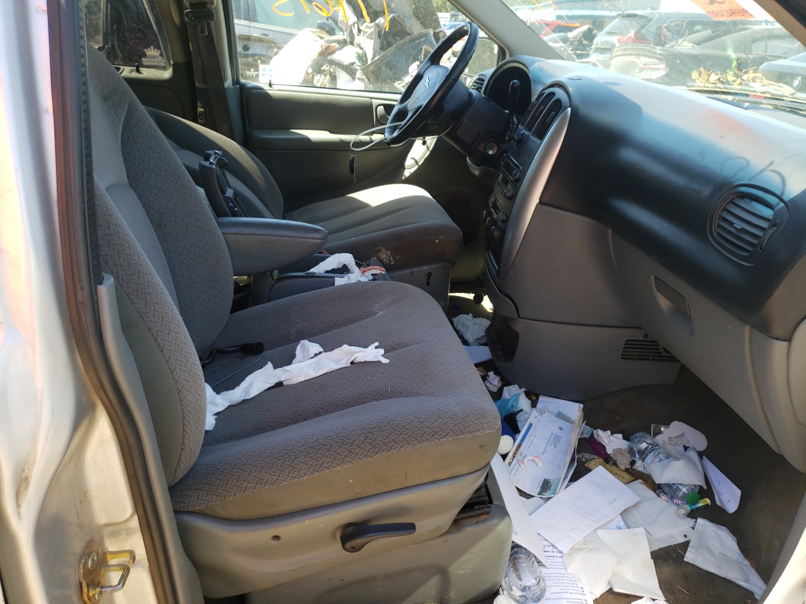 Photo 5 from auction – 2007 CHRYSLER TOWN & COU with VIN 2A4GP54L57R157335
