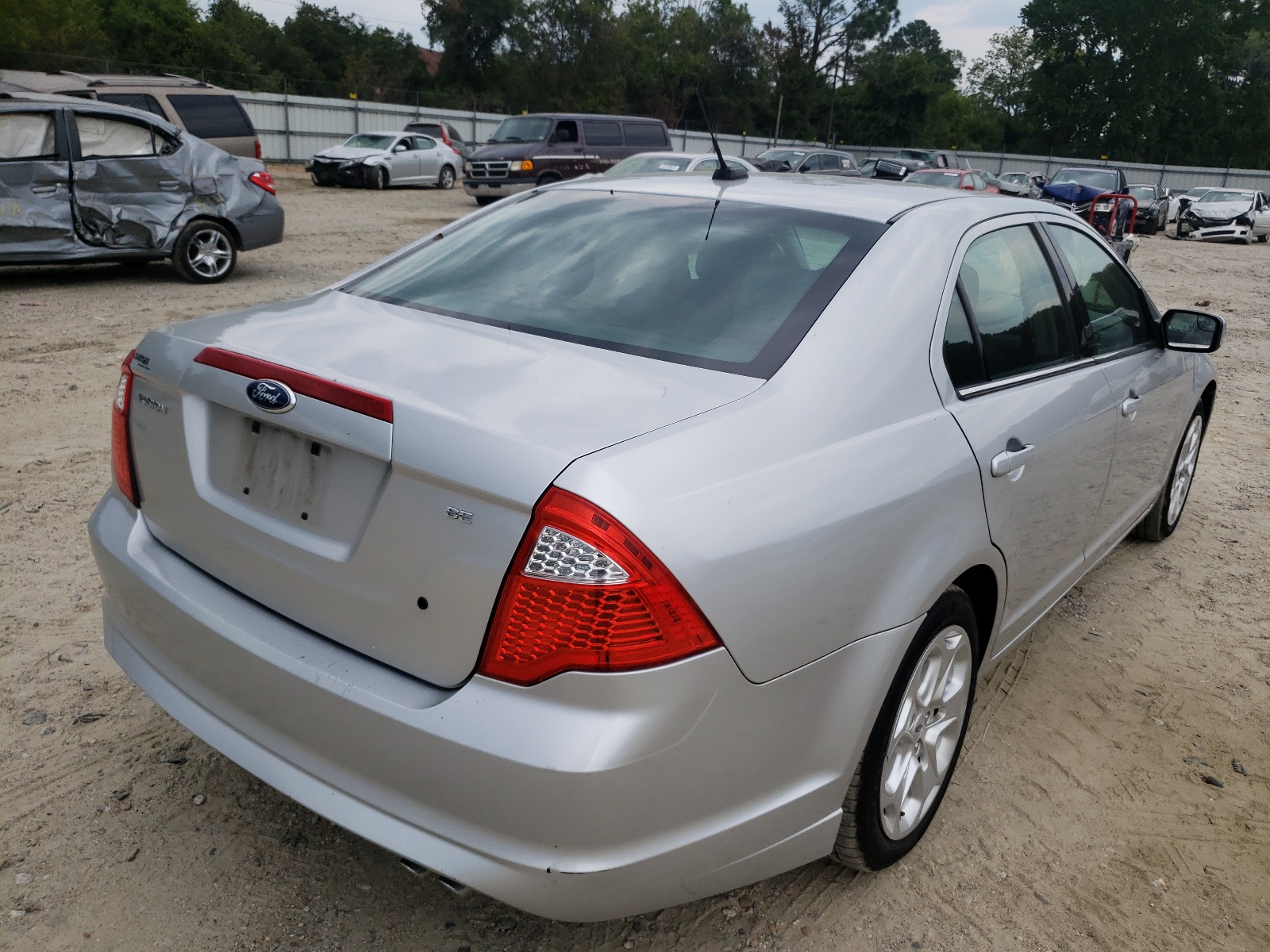Photo 4 from auction – 2011 FORD FUSION with VIN 3FAHP0HA0BR250312