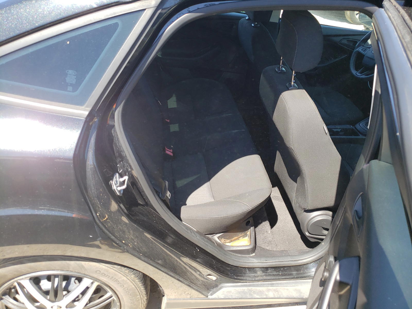 Photo 6 from auction – 2015 FORD FOCUS S with VIN 1FADP3E24FL299661
