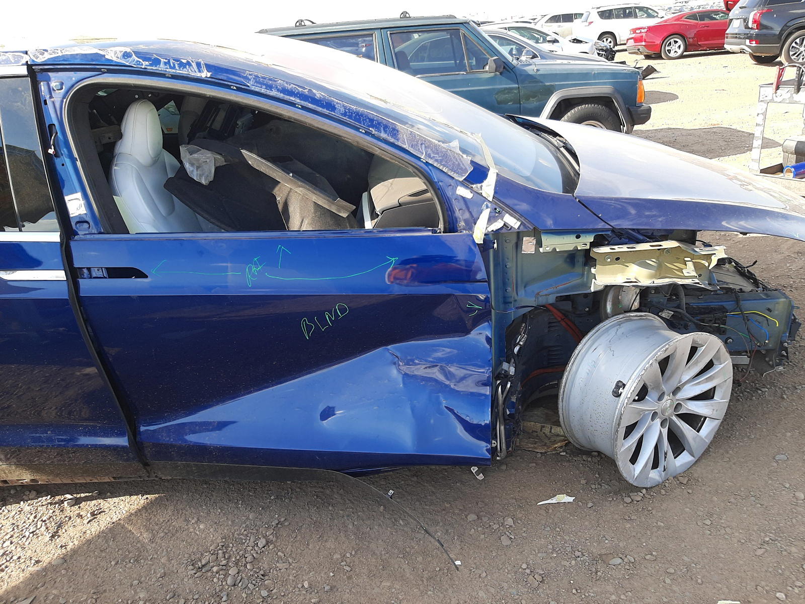 Photo 9 from auction – 2020 TESLA MODEL X with VIN 5YJXCAE20LF234554