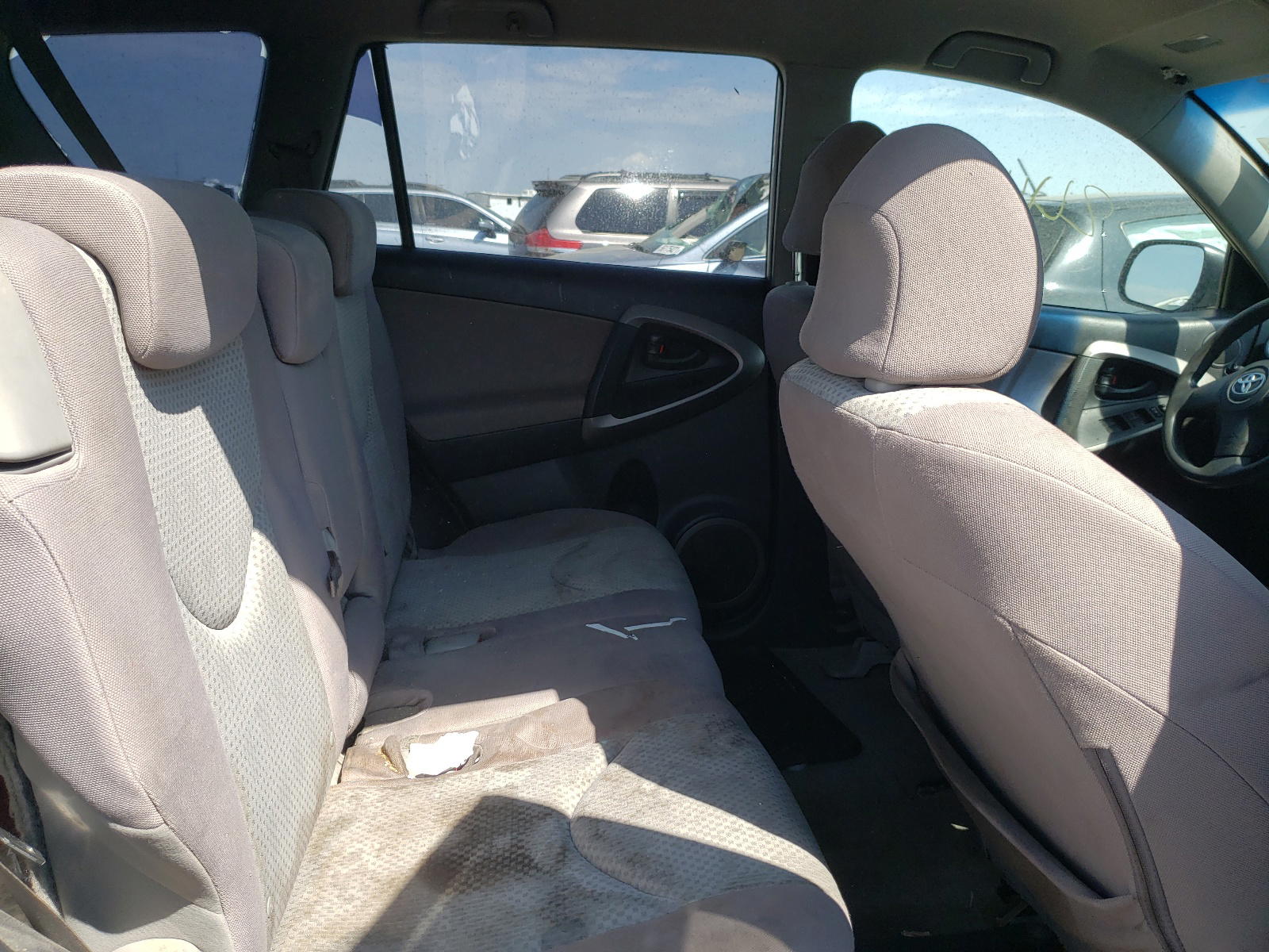 Photo 6 from auction – 2006 TOYOTA RAV4 with VIN JTMBD33V866019374