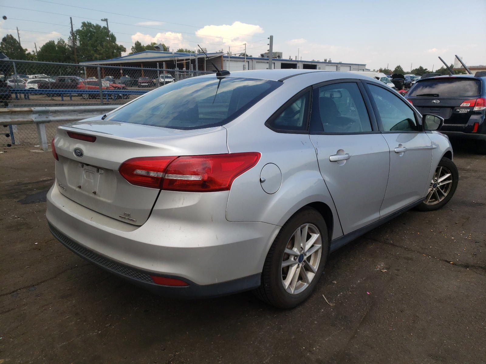 Photo 4 from auction – 2016 FORD FOCUS SE with VIN 1FADP3F28GL313903