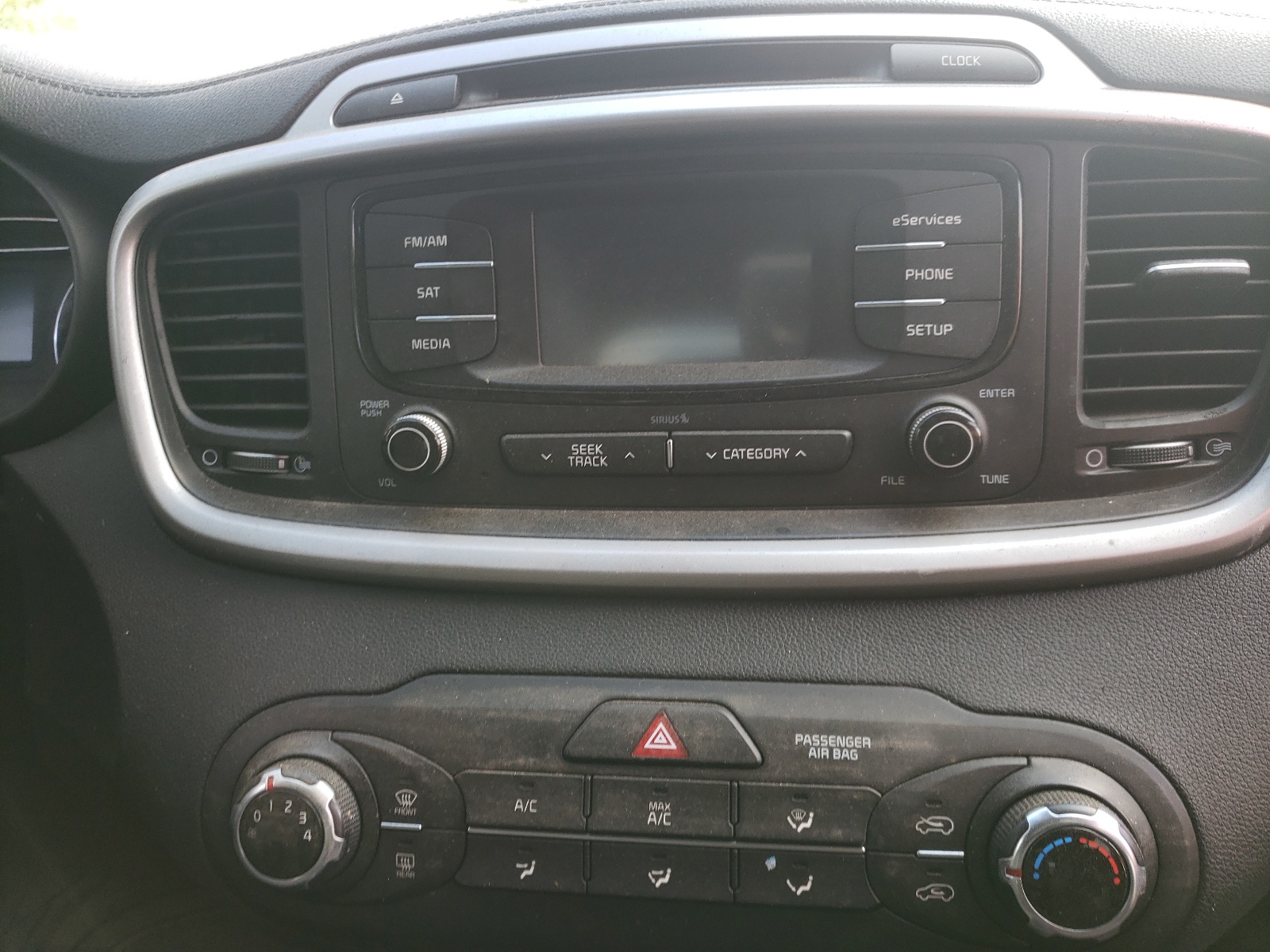 Photo 9 from auction – 2016 KIA SORENTO LX with VIN 5XYPGDA33GG089190