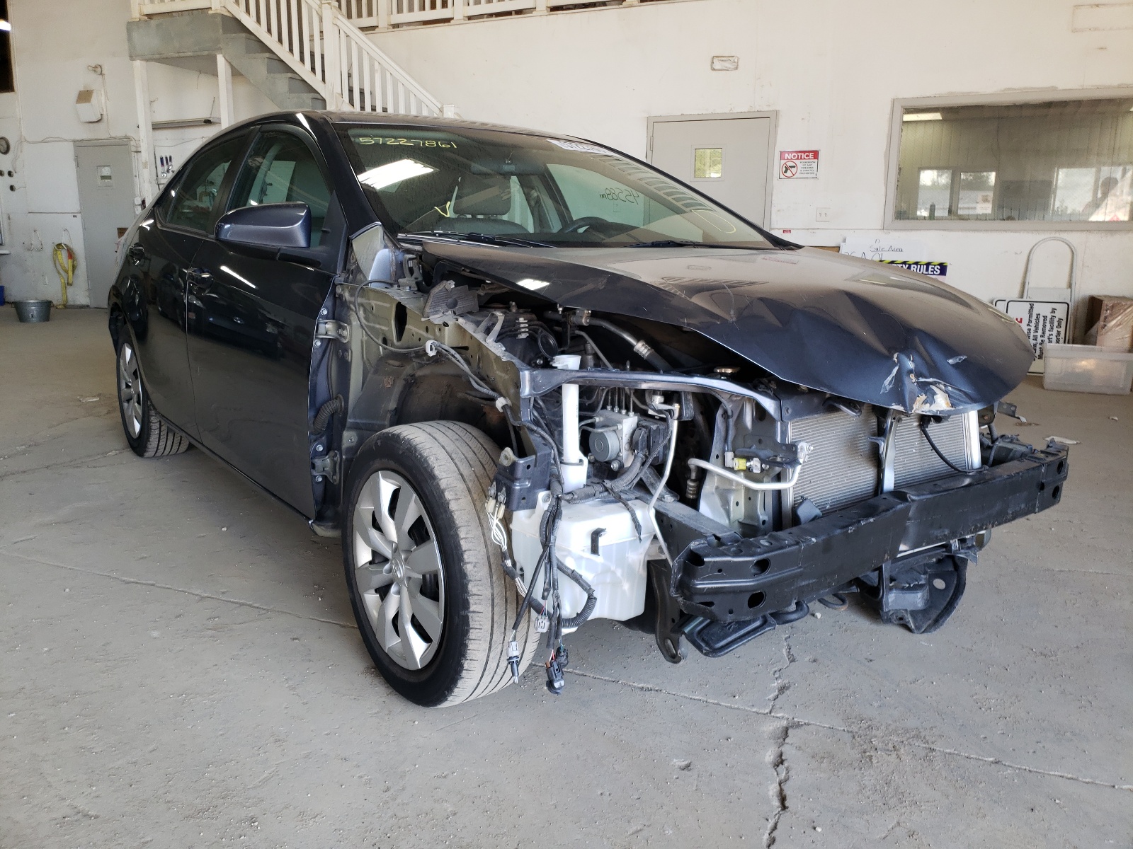 TOYOTA COROLLA L 2015 z numerem VIN 5YFBURHE4FP236246 - Zdjęcie z aukcji