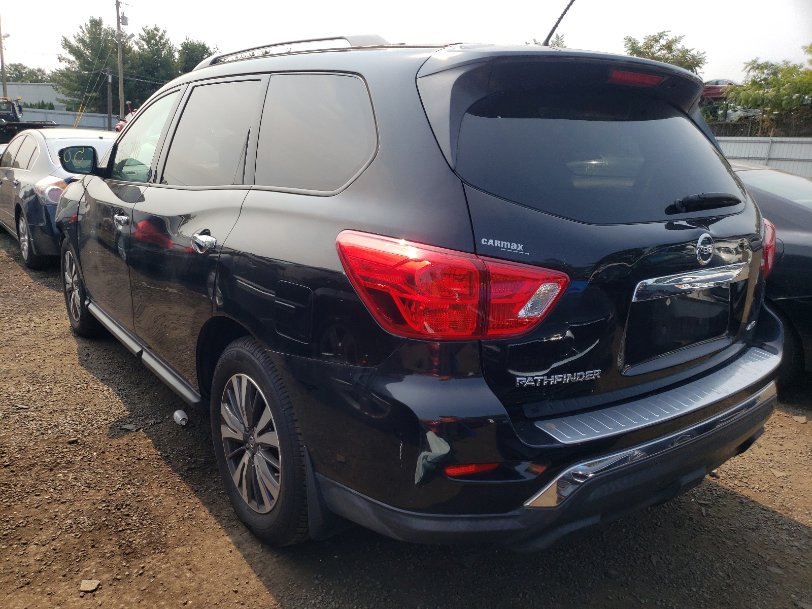 Photo 3 from auction – 2017 NISSAN PATHFINDER with VIN 5N1DR2MM0HC680777
