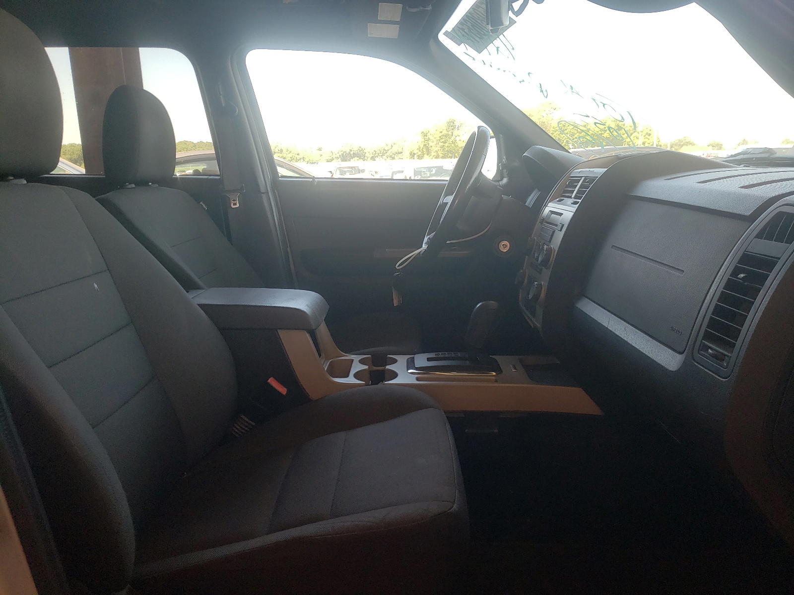 Photo 5 from auction – 2010 FORD ESCAPE XLT with VIN 1FMCU0D78AKD37204