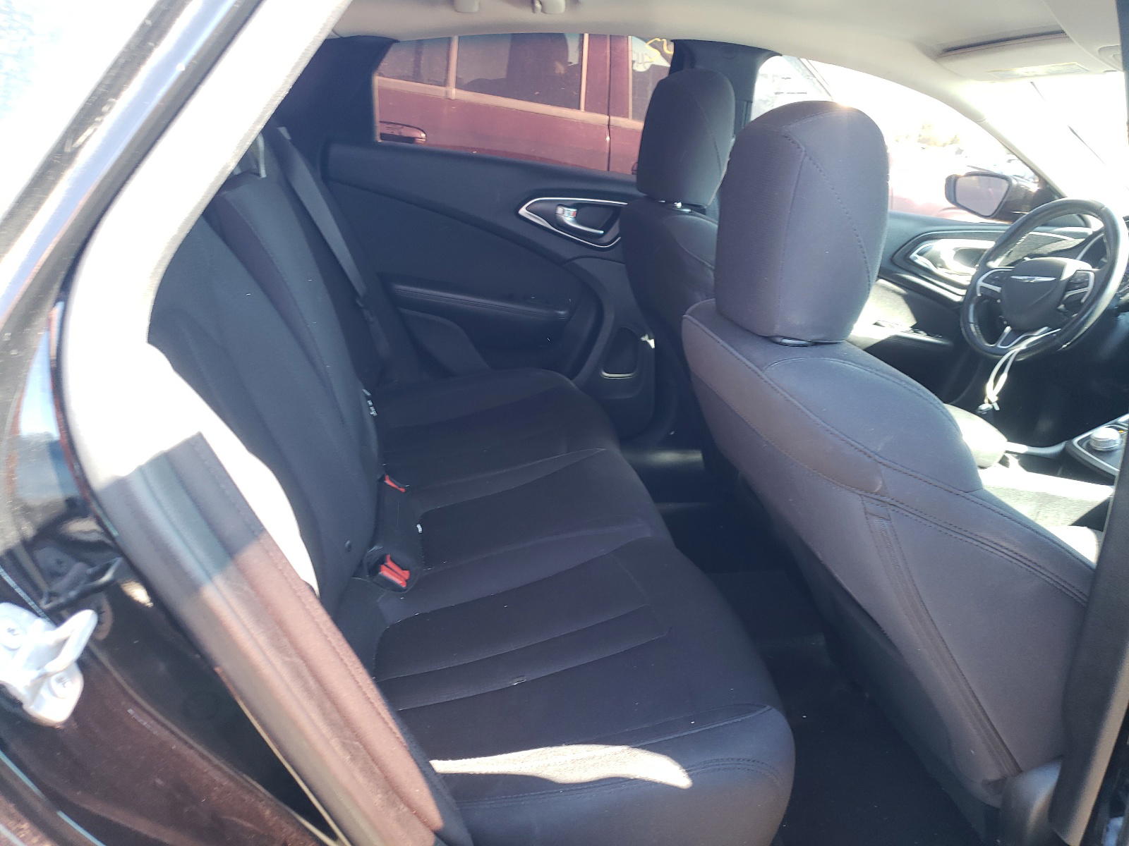 Photo 6 from auction – 2015 CHRYSLER 200 LIMITE with VIN 1C3CCCAB7FN708462