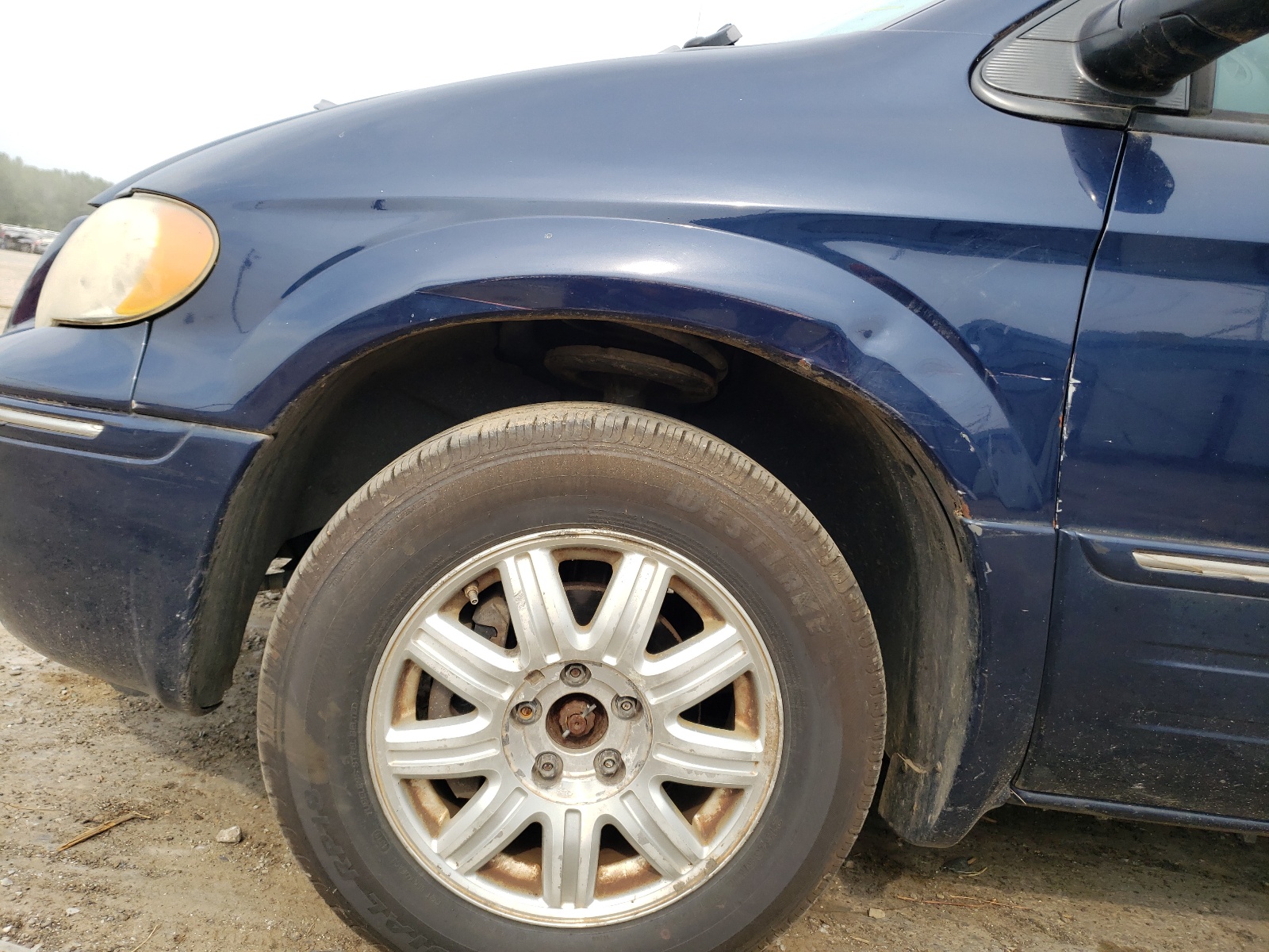 Photo 9 from auction – 2005 CHRYSLER TOWN & COU with VIN 2C8GP54L85R298918