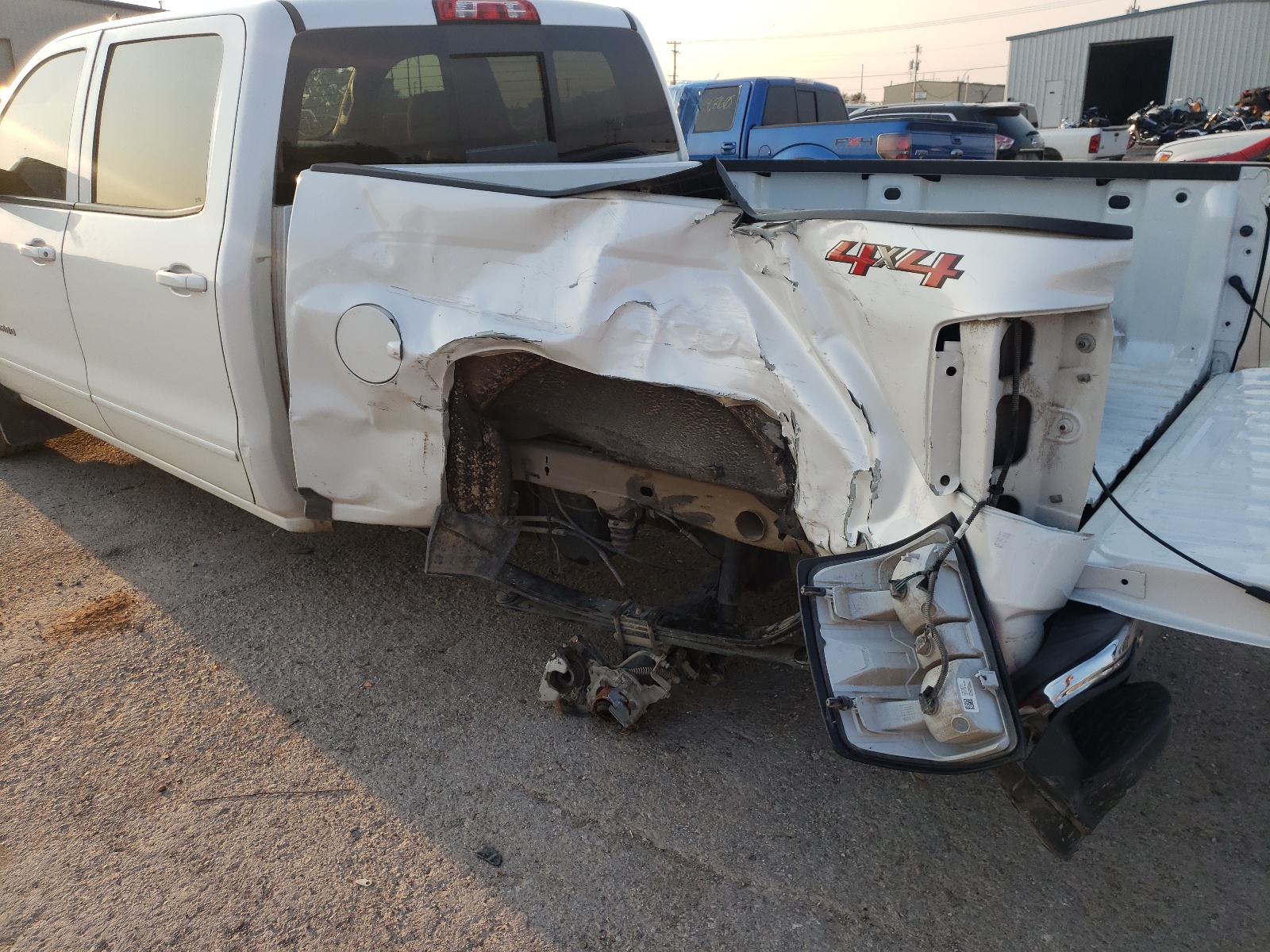 Photo 9 from auction – 2018 CHEVROLET SILVERADO with VIN 3GCUKREC6JG240394