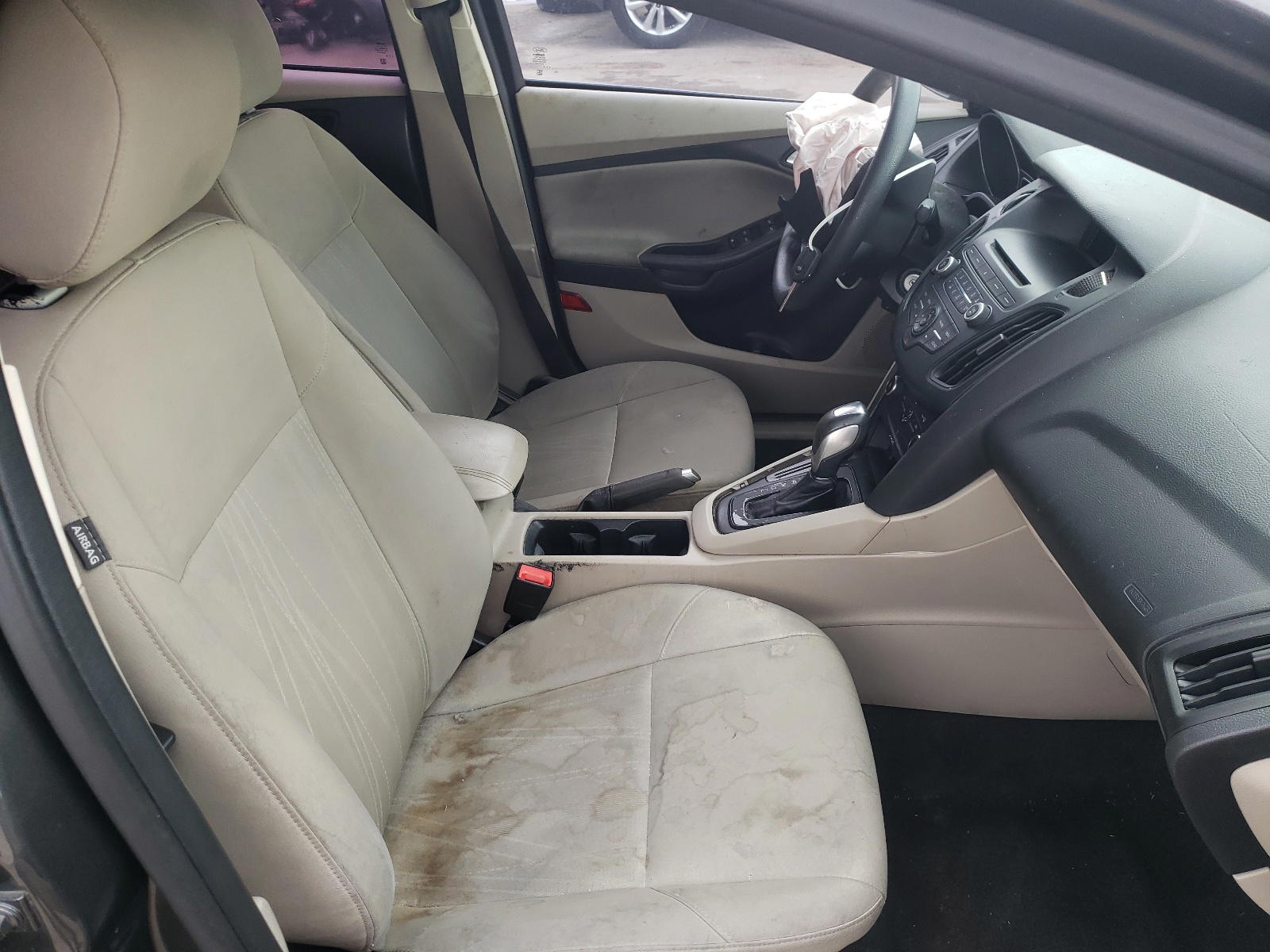 Photo 5 from auction – 2015 FORD FOCUS SE with VIN 1FADP3F25FL379629