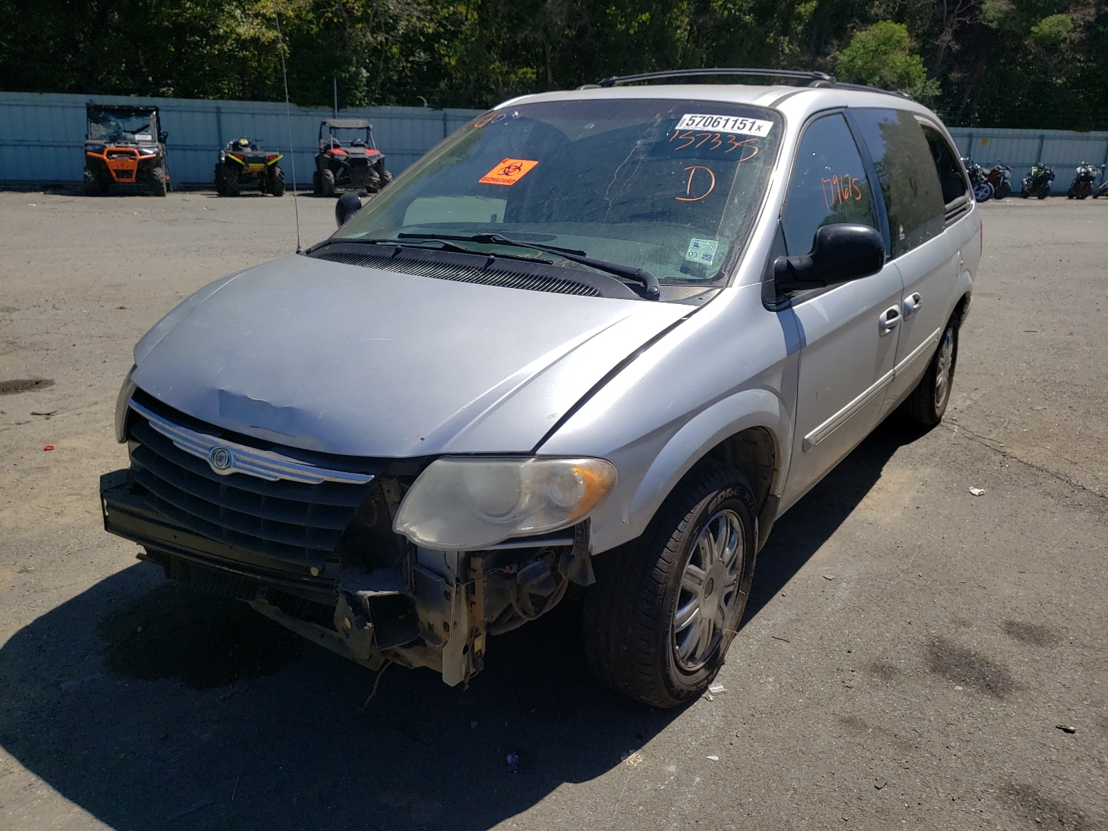 Photo 2 from auction – 2007 CHRYSLER TOWN & COU with VIN 2A4GP54L57R157335