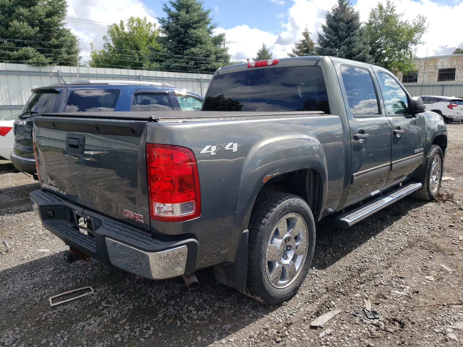 Photo 4 from auction – 2011 GMC SIERRA K15 with VIN 3GTP2VE39BG132696