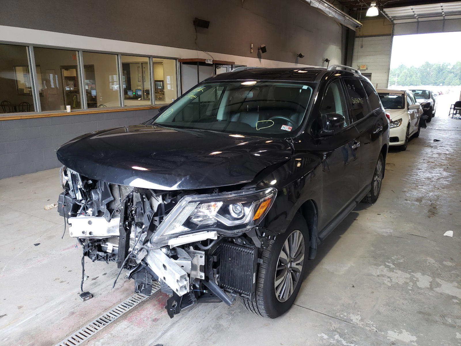 Photo 2 from auction – 2018 NISSAN PATHFINDER with VIN 5N1DR2MMXJC619085