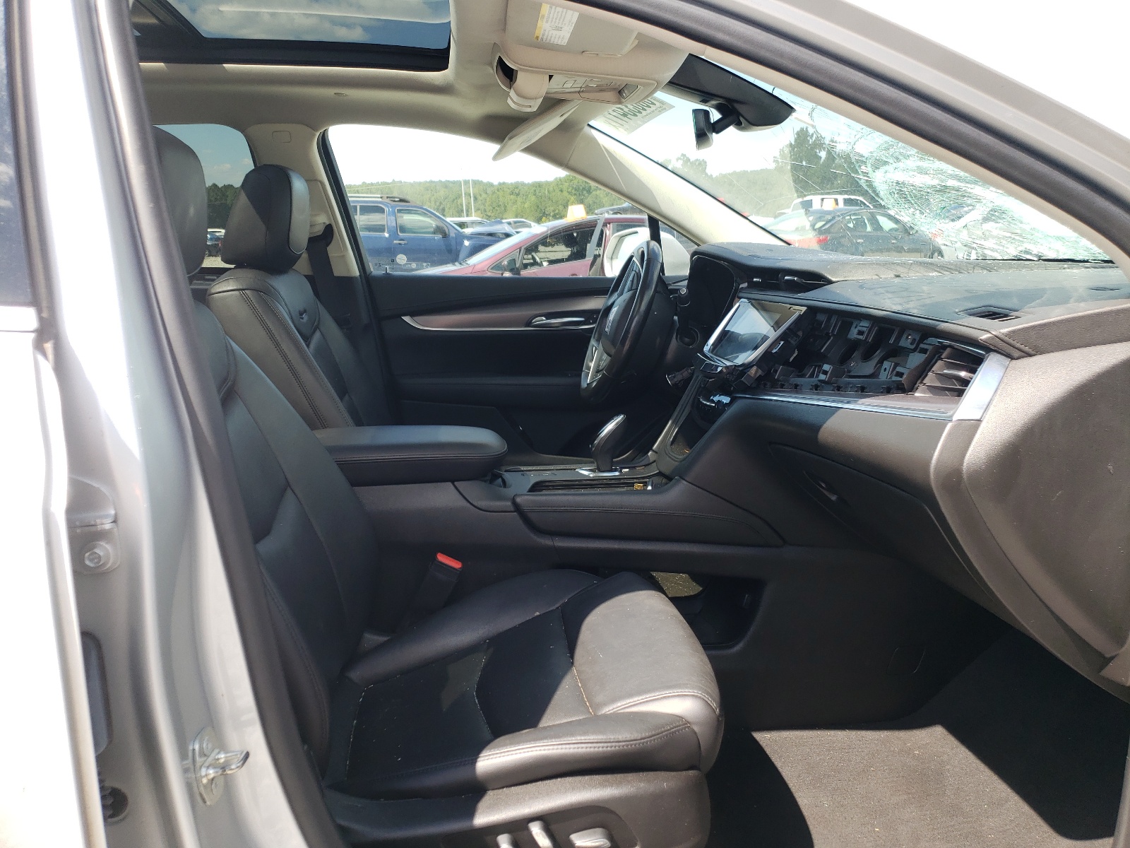 Photo 5 from auction – 2018 CADILLAC XT5 PREMIU with VIN 1GYKNERS5JZ214047