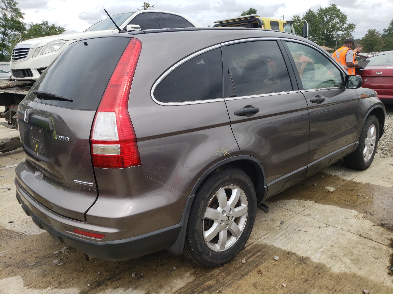 Photo 4 from auction – 2011 HONDA CR-V SE with VIN 5J6RE4H48BL123192