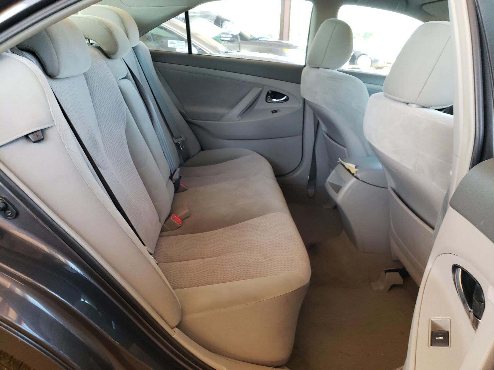 Photo 6 from auction – 2011 TOYOTA CAMRY BASE with VIN 4T4BF3EK7BR140465