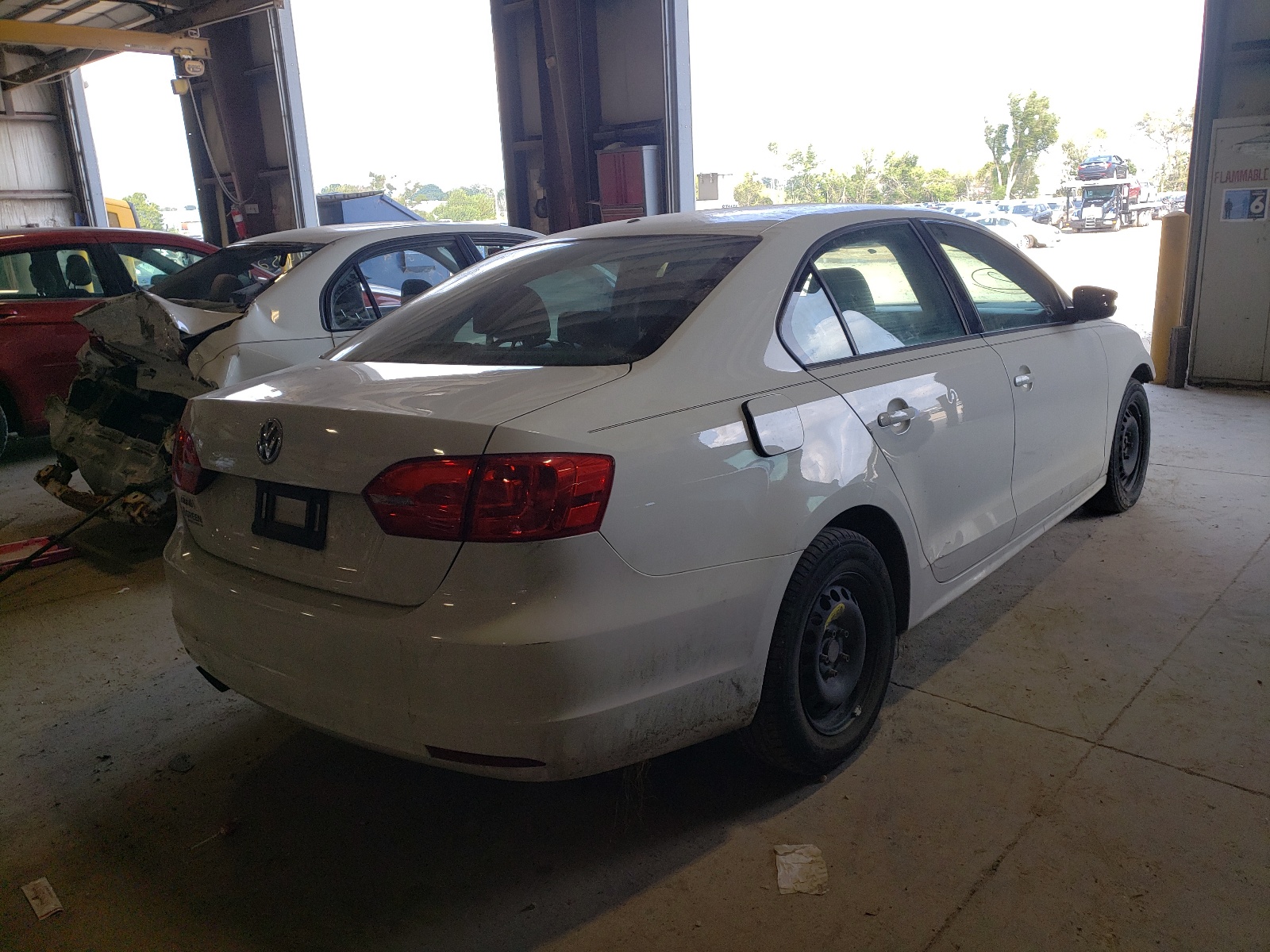 Photo 4 from auction – 2014 VOLKSWAGEN JETTA BASE with VIN 3VW2K7AJ7EM333008