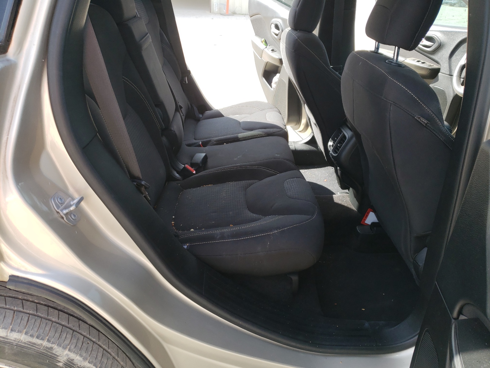 Photo 6 from auction – 2015 JEEP CHEROKEE L with VIN 1C4PJLCS0FW532008