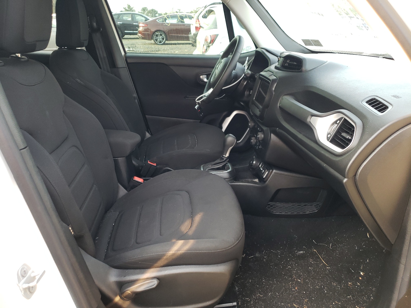 Photo 5 from auction – 2018 JEEP RENEGADE L with VIN ZACCJBBB4JPJ23376