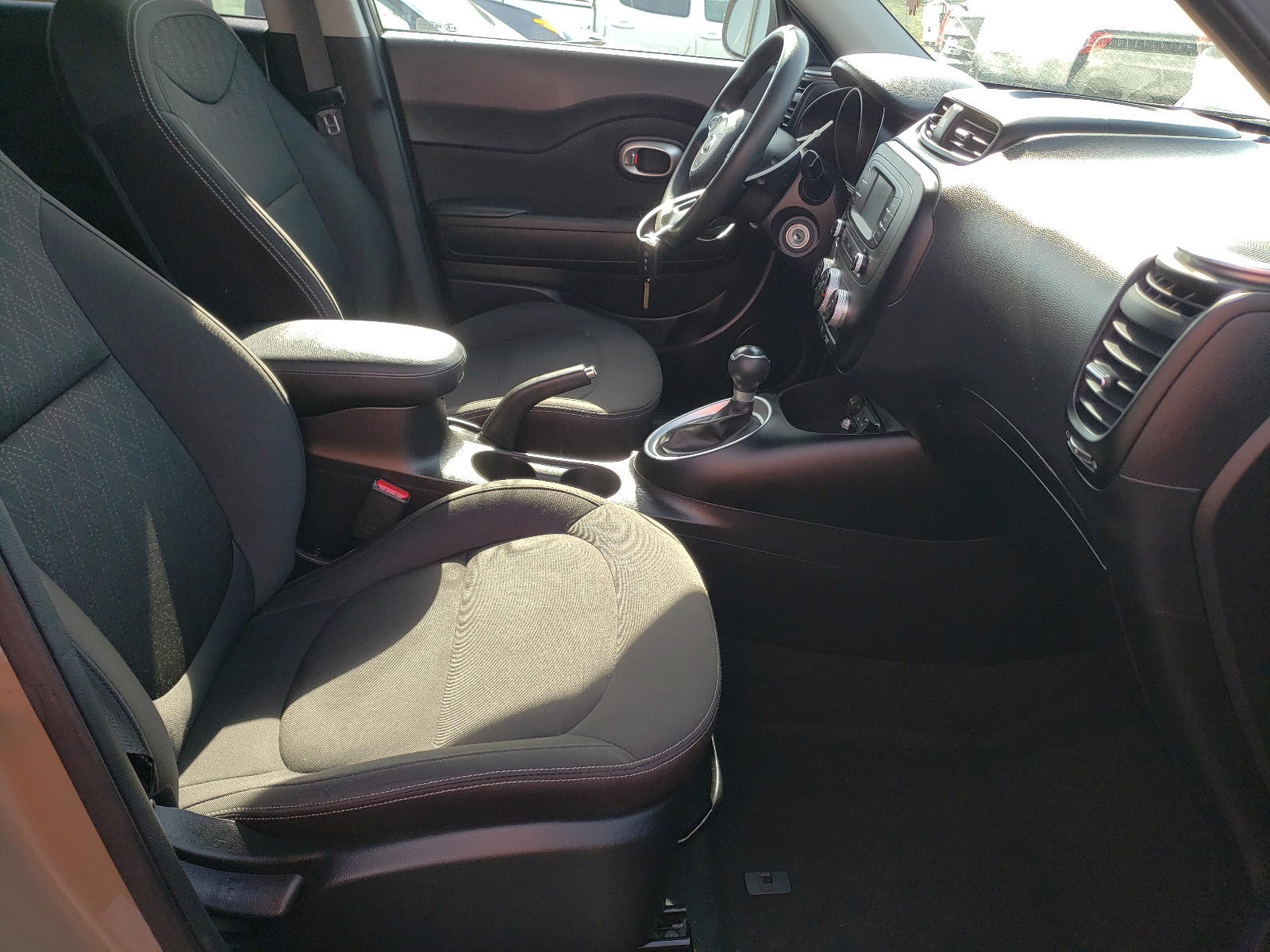 Photo 5 from auction – 2016 KIA SOUL with VIN KNDJN2A23G7286347
