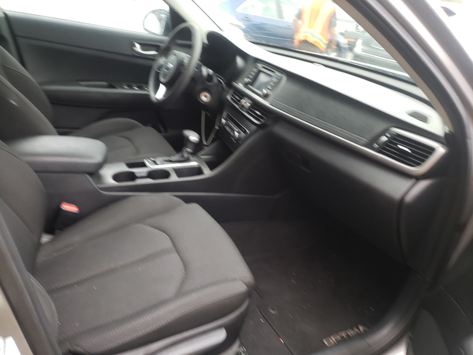 Photo 5 from auction – 2017 KIA OPTIMA LX with VIN 5XXGT4L35HG164700