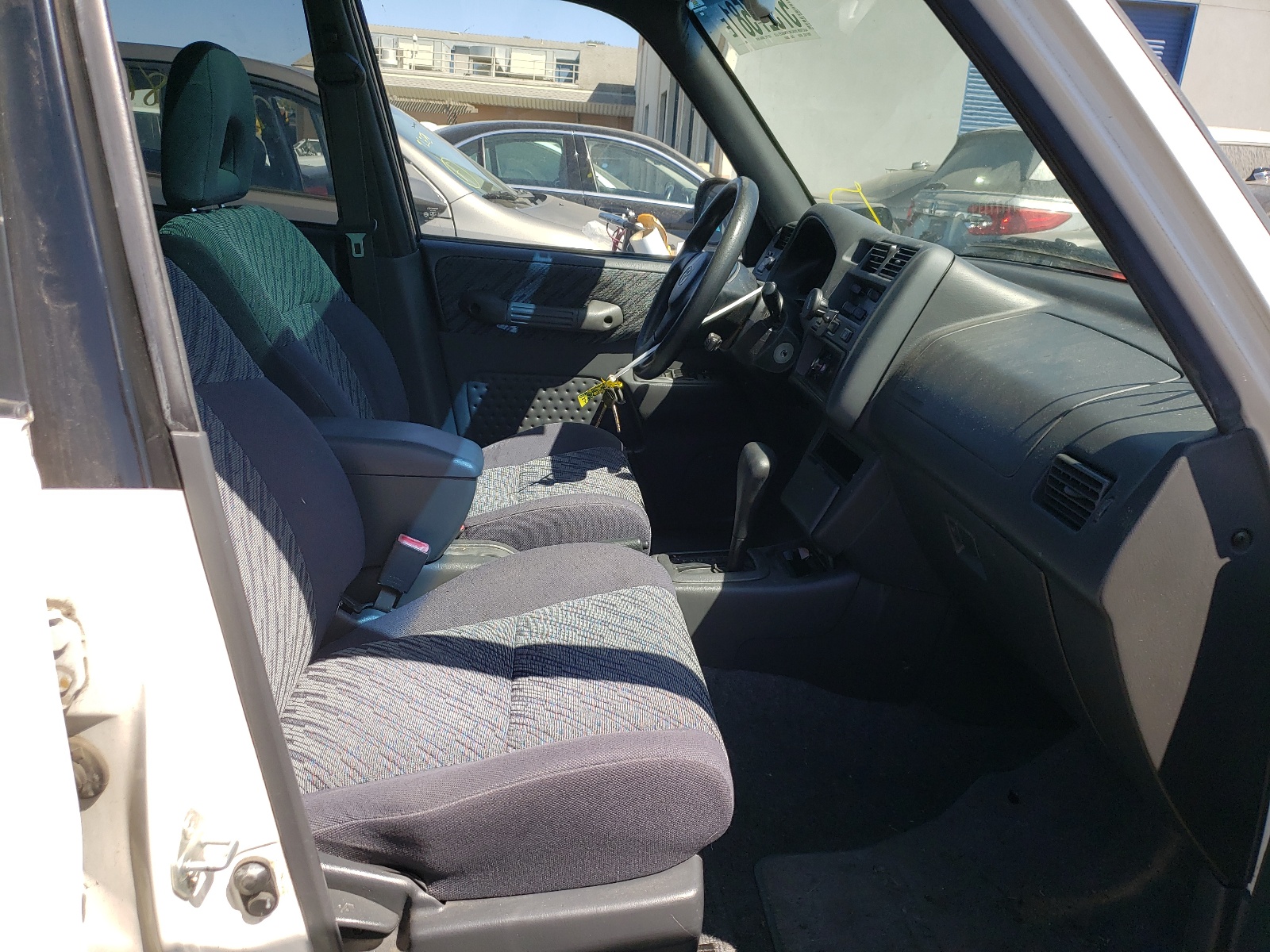 Photo 5 from auction – 1998 TOYOTA RAV4 with VIN JT3GP10V5W0030670