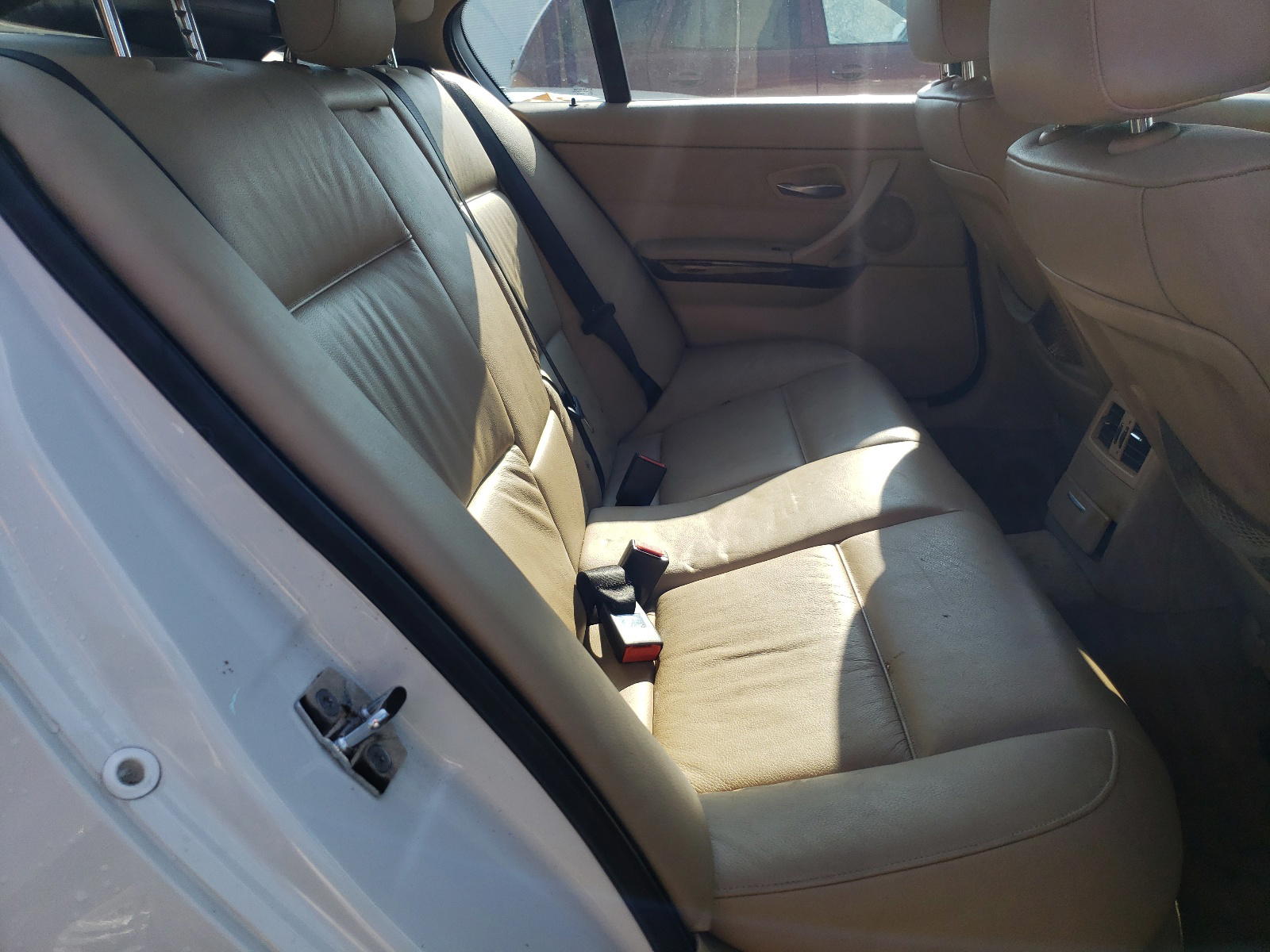 Photo 6 from auction – 2006 BMW 330 I with VIN WBAVB33536PS10260