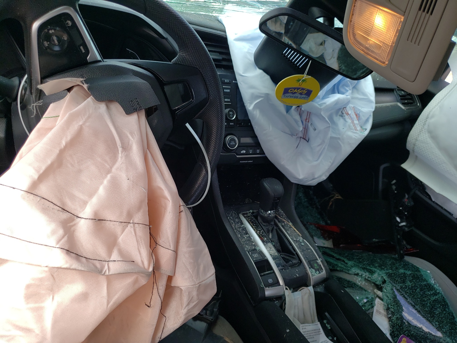 Photo 9 from auction – 2019 HONDA CIVIC LX with VIN 19XFC2F68KE042127
