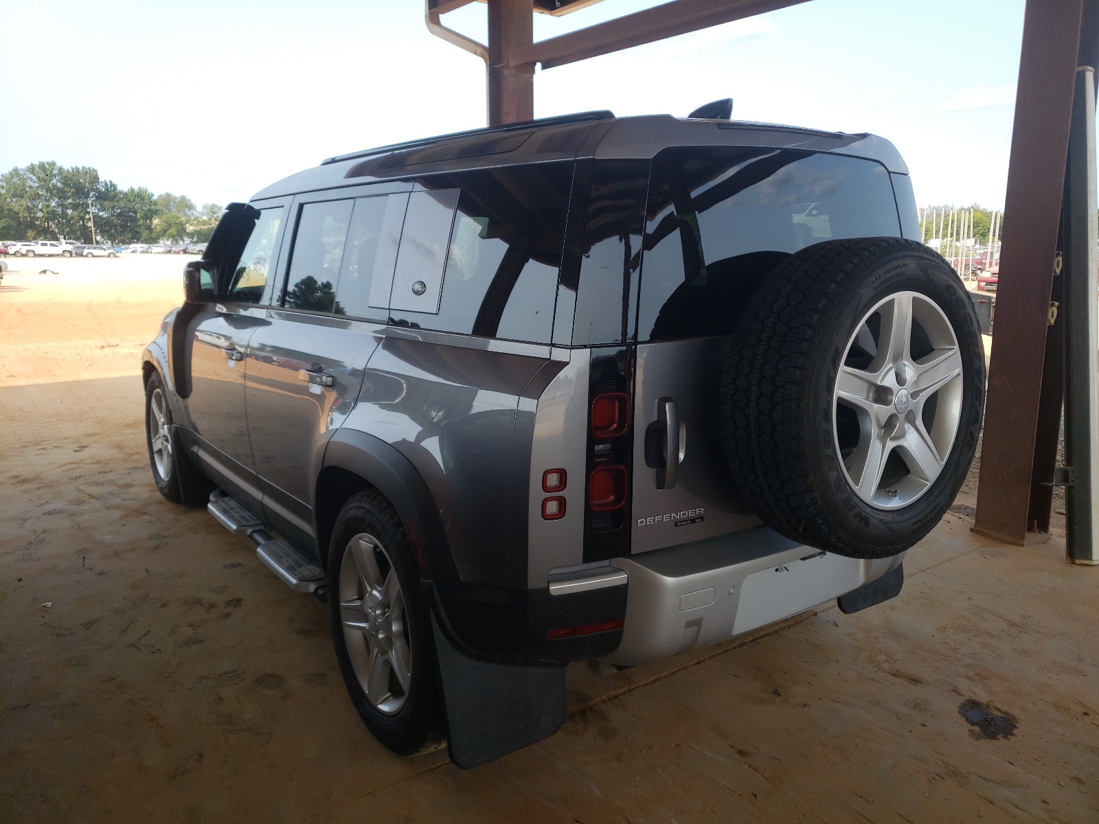 Photo 3 from auction – 2020 LAND ROVER DEFENDER 1 with VIN SALEP7EU1L2020698
