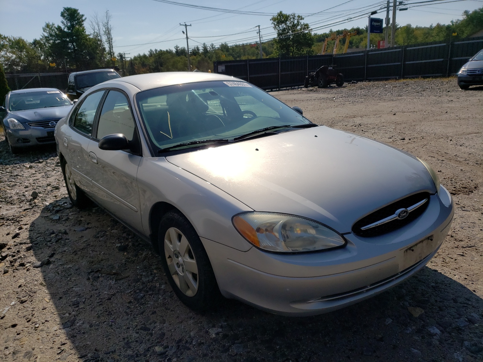 FORD TAURUS LX 2003 مع رقم تعريف المركبة 1FAFP52283G153681 - صورة من المزاد