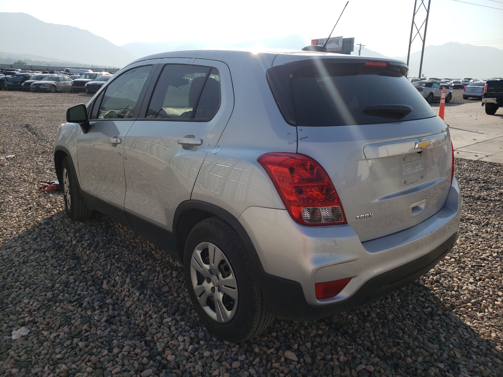 Photo 3 from auction – 2018 CHEVROLET TRAX with VIN 3GNCJKSB8JL166850