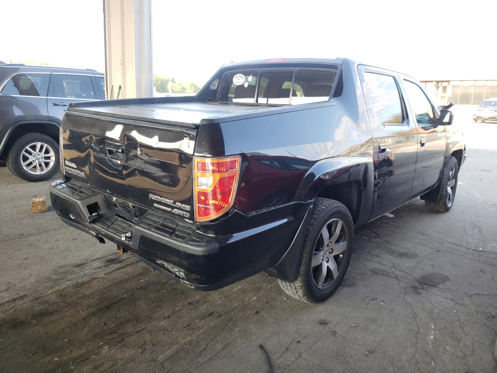 Photo 4 from auction – 2014 HONDA RIDGELINE with VIN 5FPYK1F61EB005786
