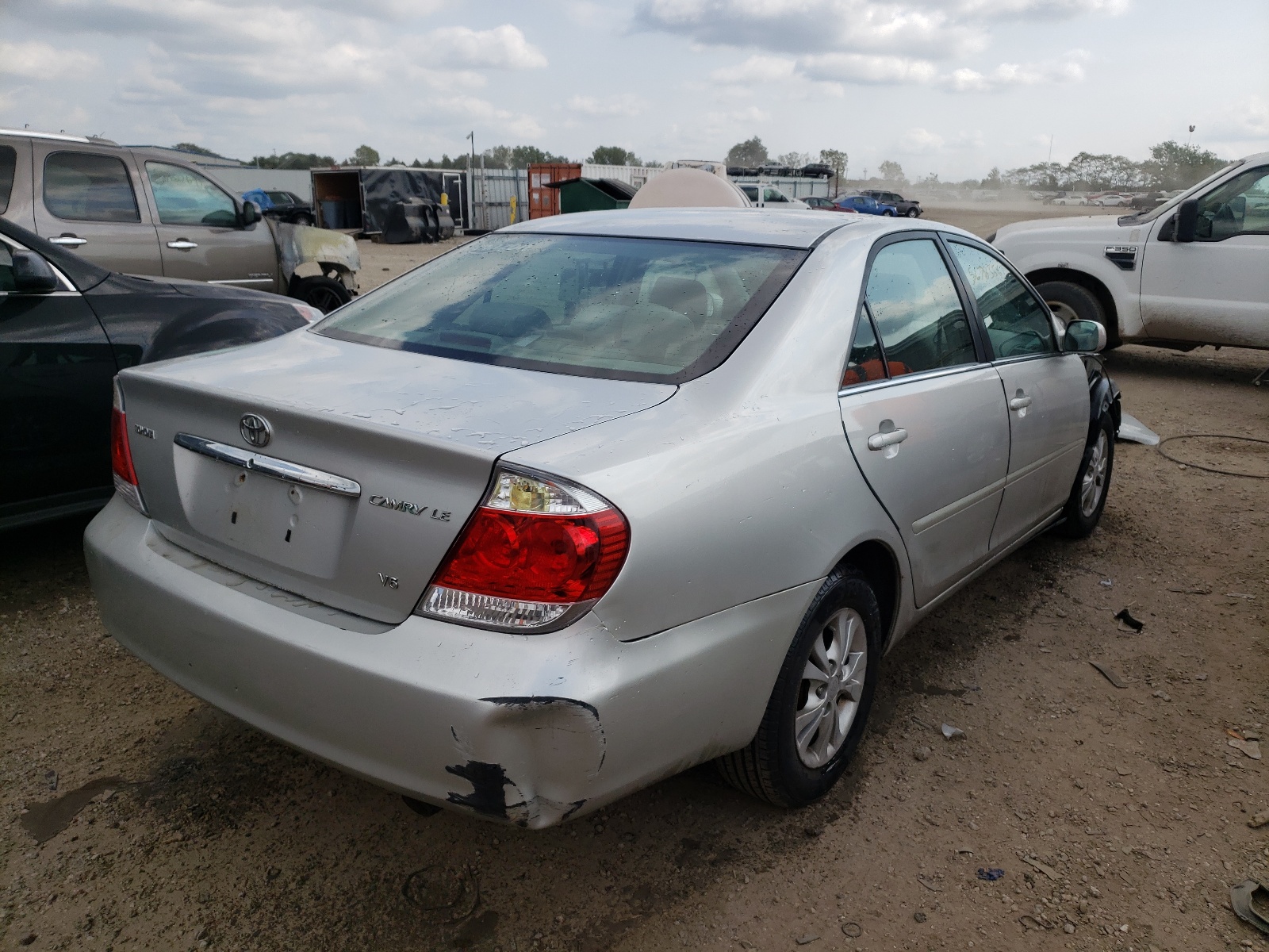 Photo 4 from auction – 2005 TOYOTA CAMRY LE with VIN 4T1BF32K45U606355