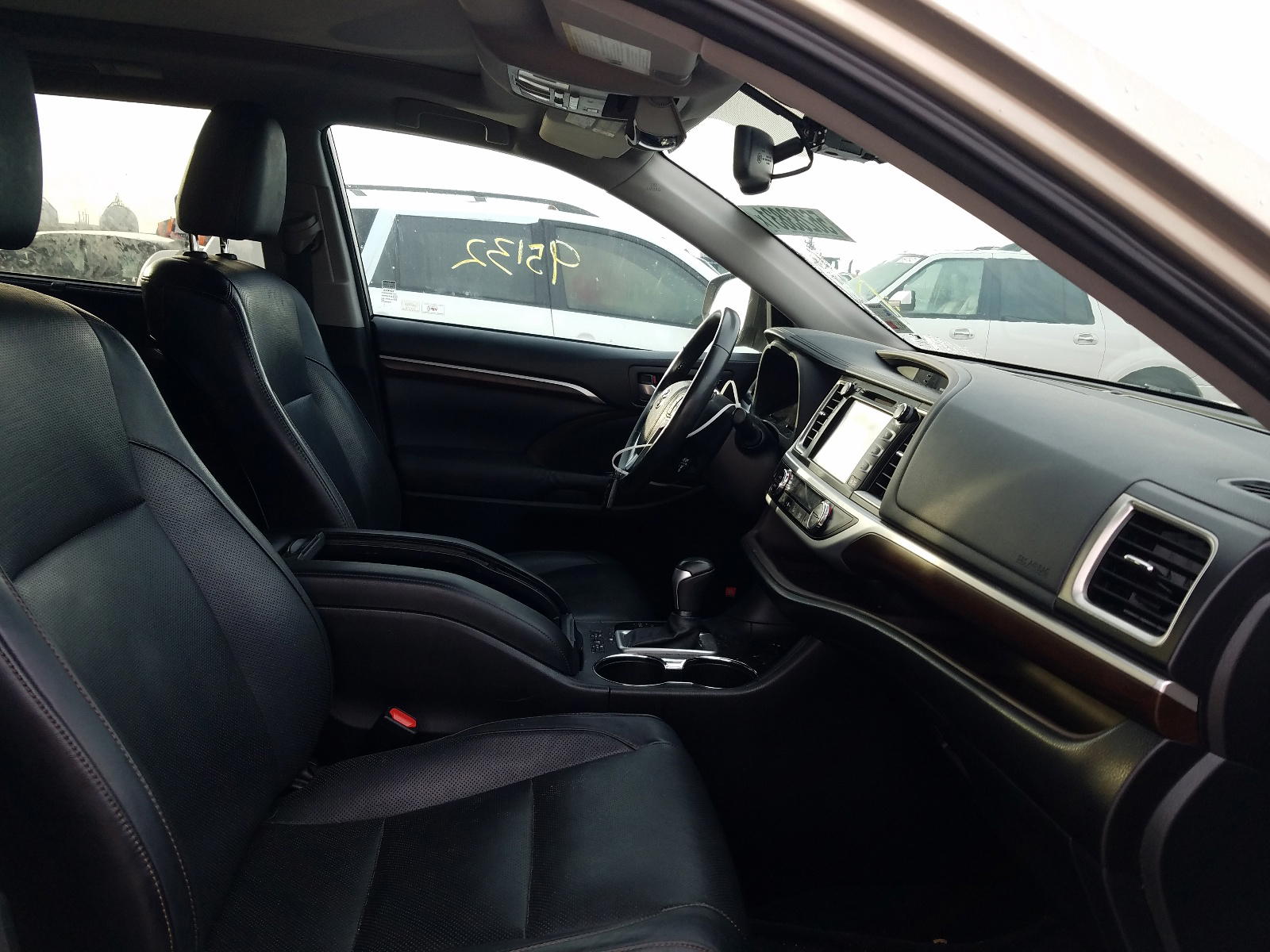 Photo 5 from auction – 2015 TOYOTA HIGHLANDER with VIN 5TDYKRFH5FS096406