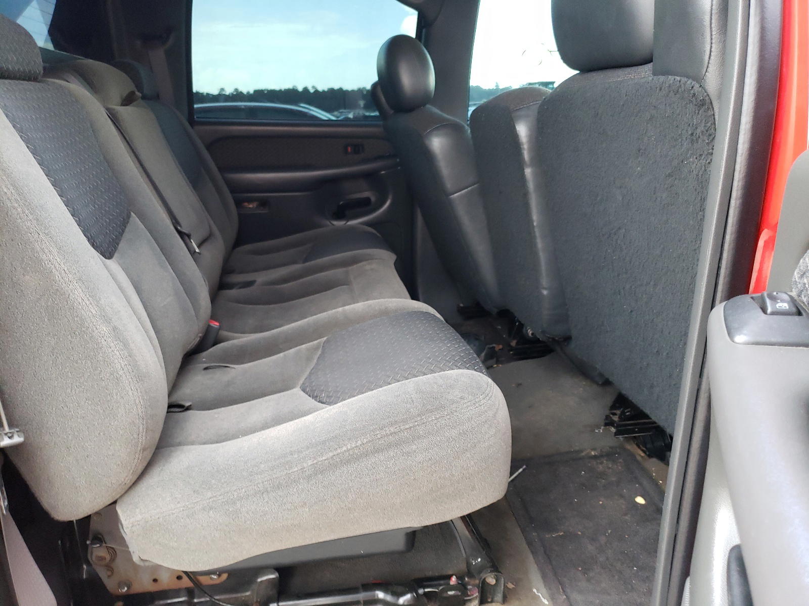 Photo 6 from auction – 2004 CHEVROLET AVALANCHE with VIN 3GNEC12TX4G109374
